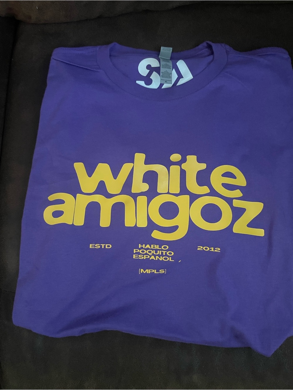 White Amigoz Men's Short Sleeve Graphic Tee - Purple with Yellow Print